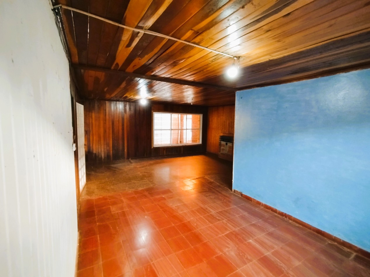 Casa grande en alquiler en el centro de Aristobulo del Valle, frente a plaza