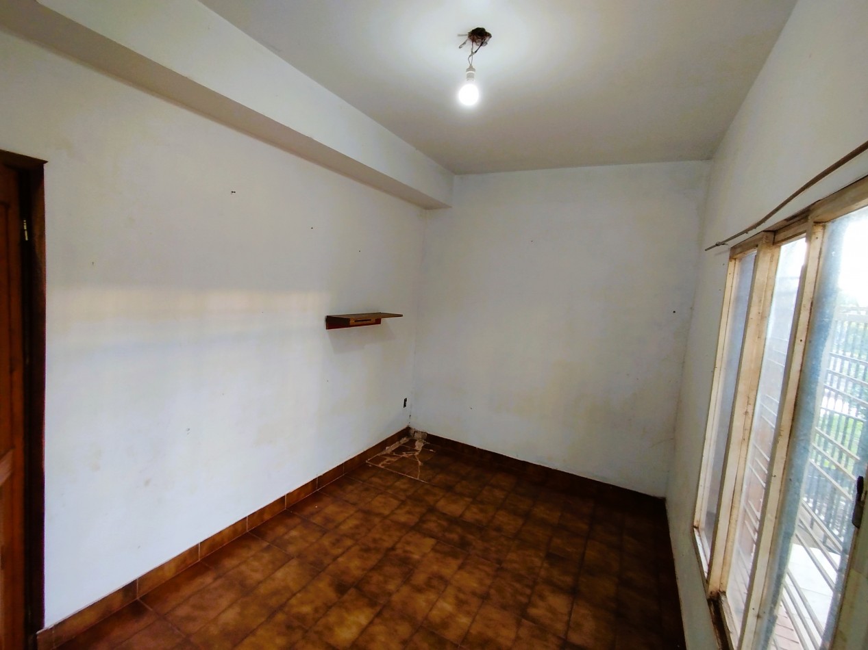 Casa grande en alquiler en el centro de Aristobulo del Valle, frente a plaza