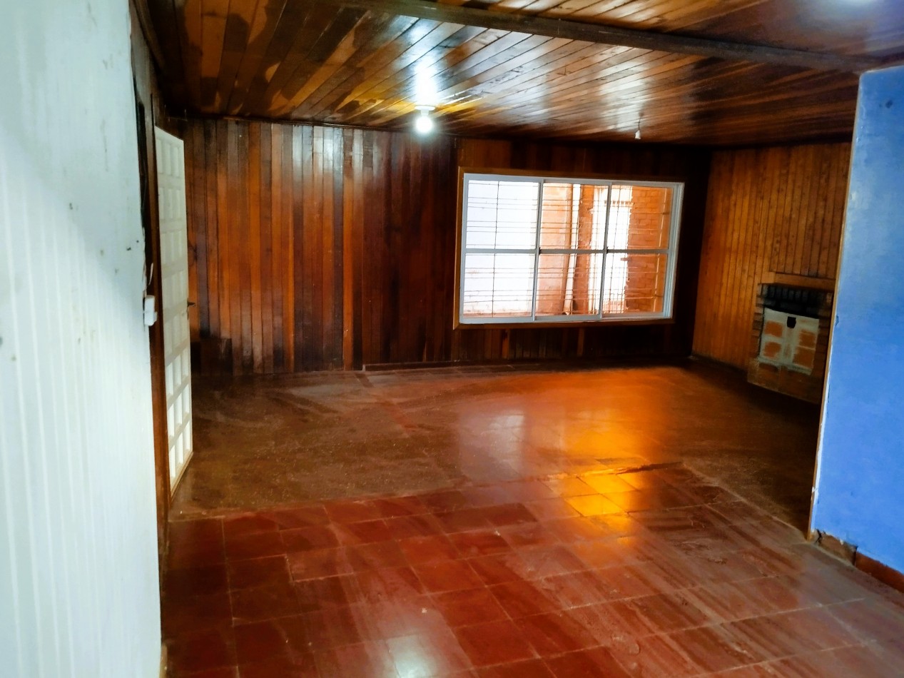 Casa grande en alquiler en el centro de Aristobulo del Valle, frente a plaza