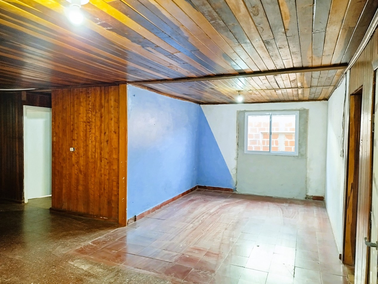 Casa grande en alquiler en el centro de Aristobulo del Valle, frente a plaza
