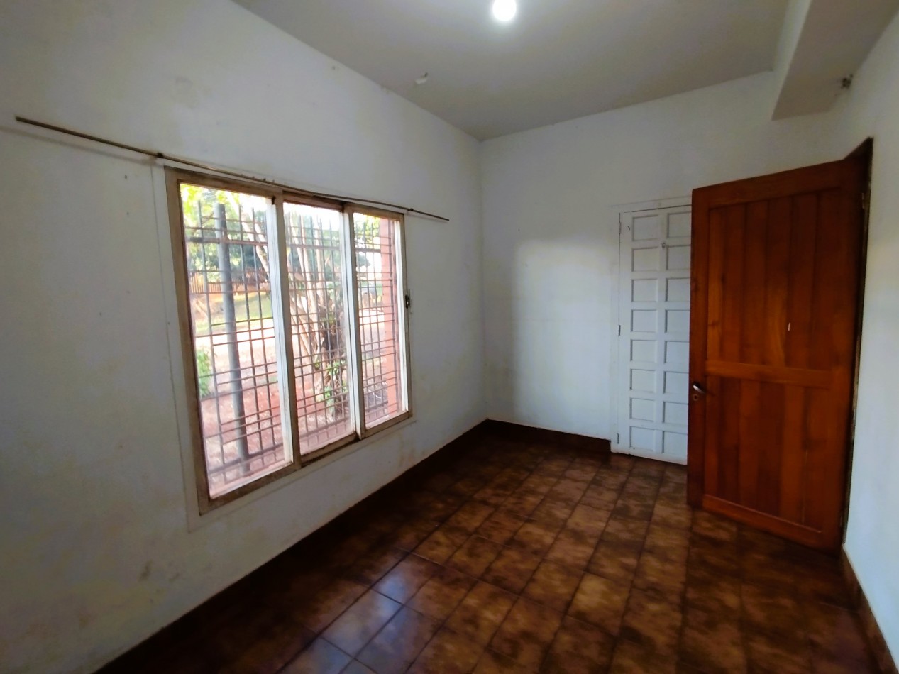 Casa grande en alquiler en el centro de Aristobulo del Valle, frente a plaza