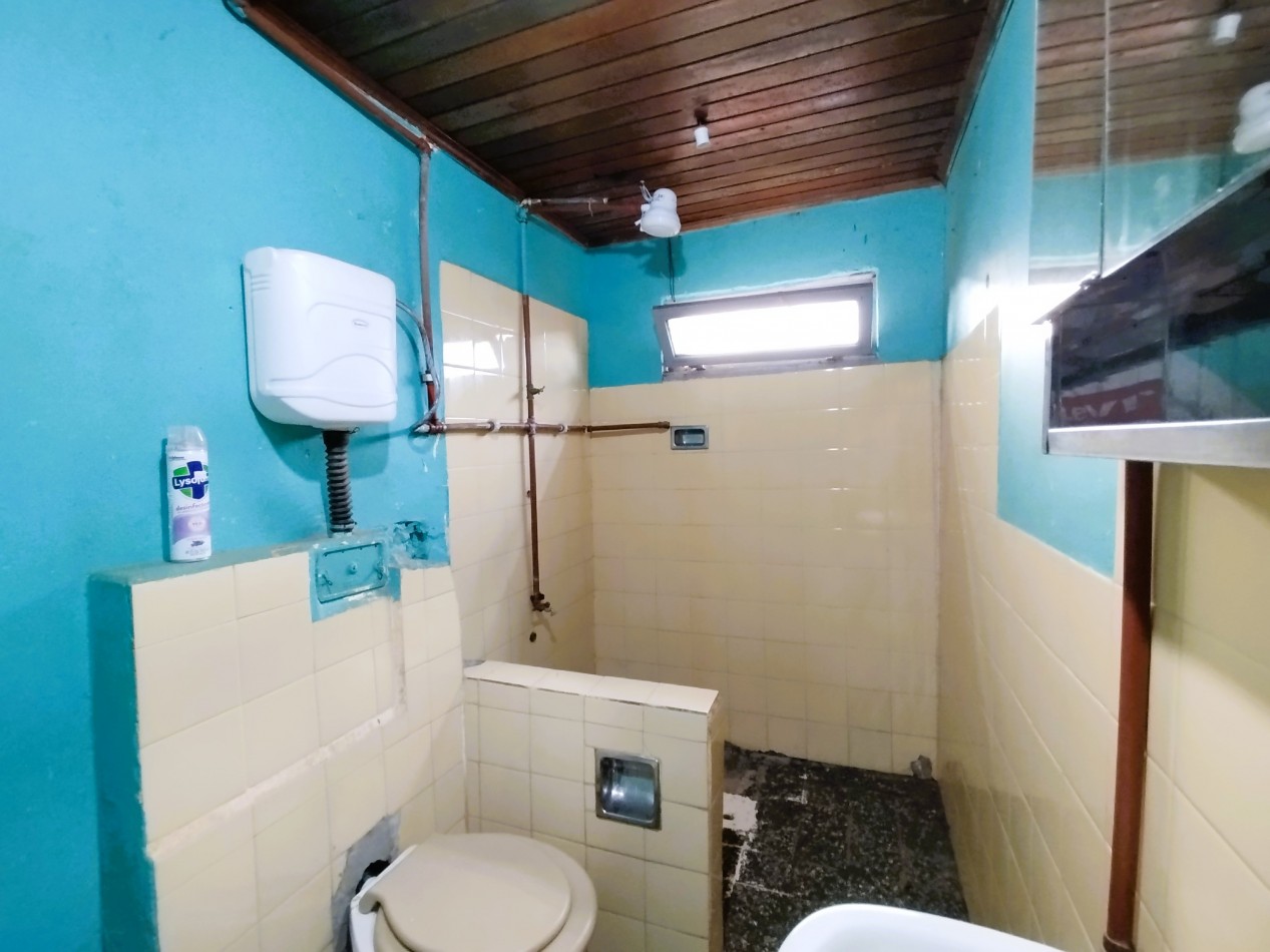 Casa grande en alquiler en el centro de Aristobulo del Valle, frente a plaza