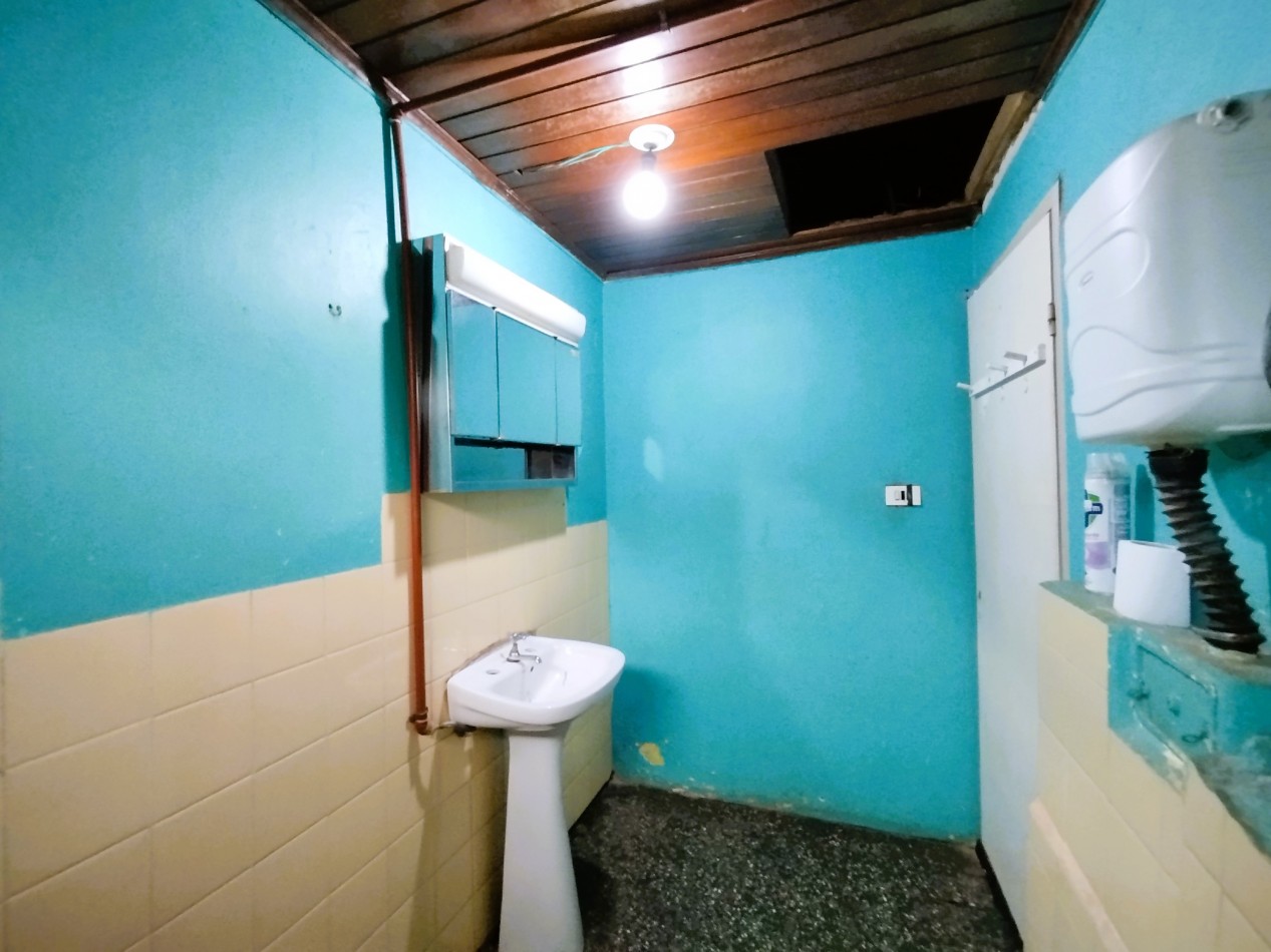 Casa grande en alquiler en el centro de Aristobulo del Valle, frente a plaza
