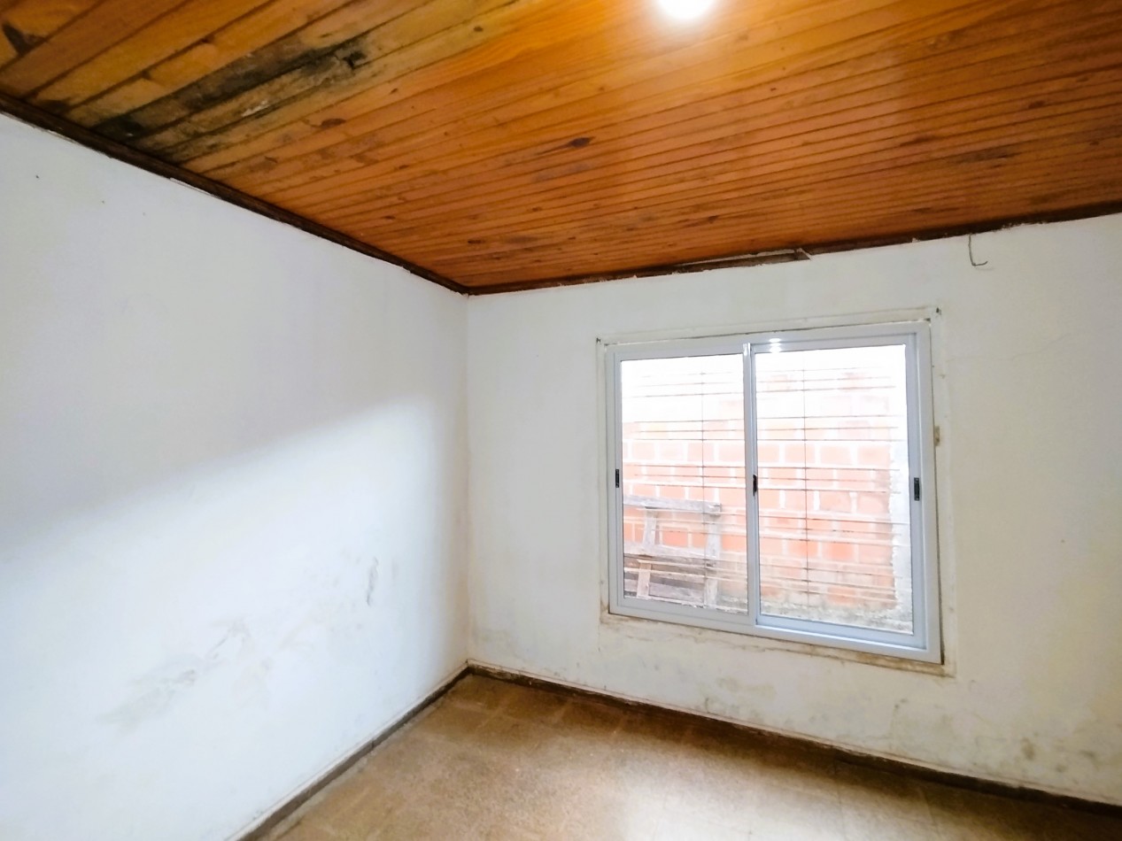 Casa grande en alquiler en el centro de Aristobulo del Valle, frente a plaza