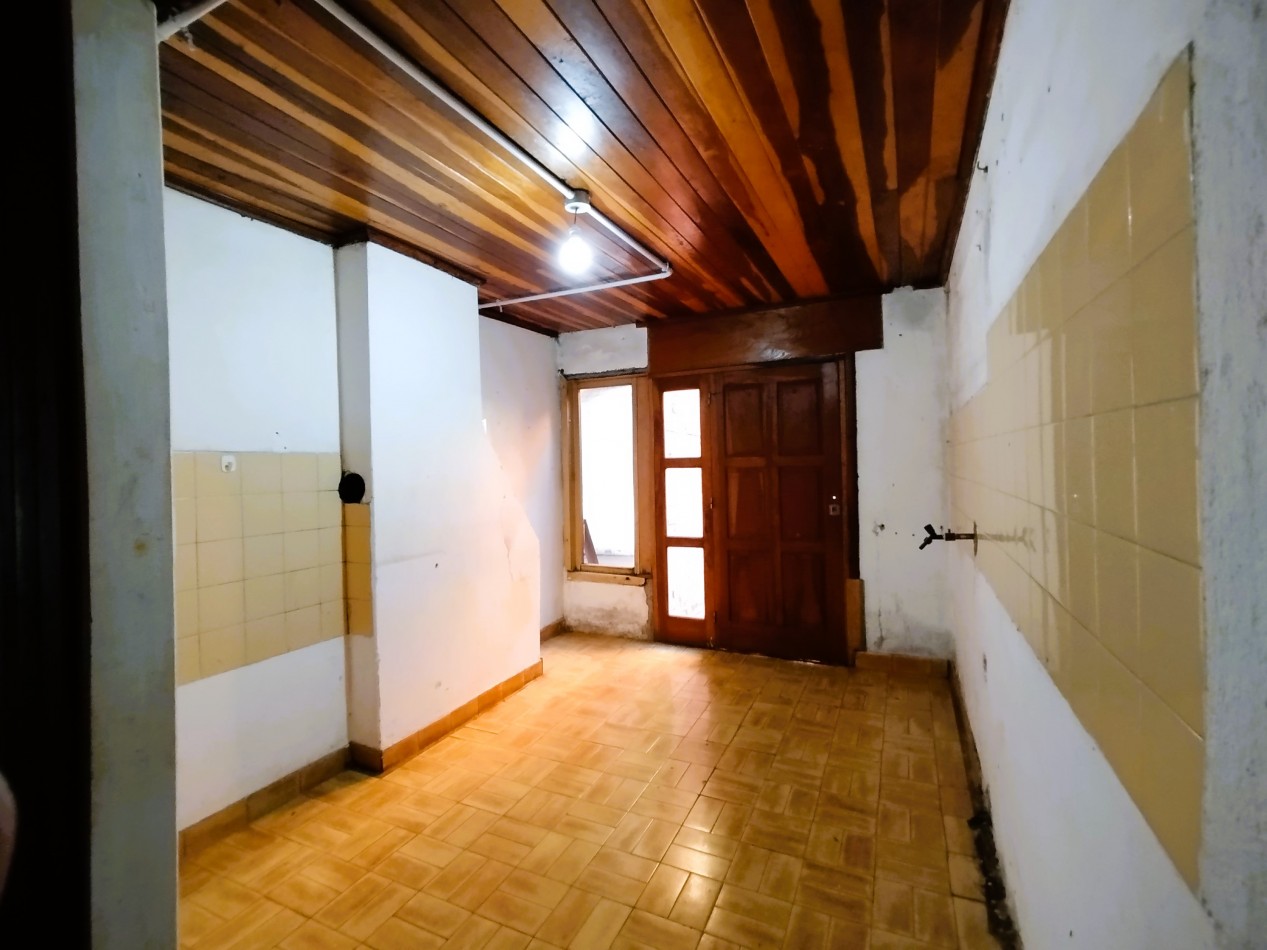 Casa grande en alquiler en el centro de Aristobulo del Valle, frente a plaza
