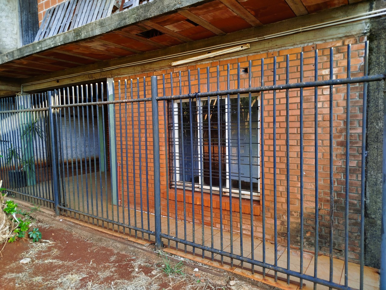 Casa grande en alquiler en el centro de Aristobulo del Valle, frente a plaza