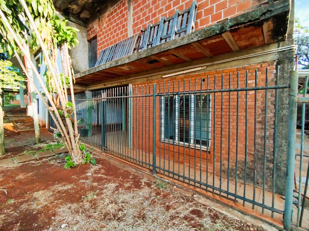 Casa grande en alquiler en el centro de Aristobulo del Valle, frente a plaza