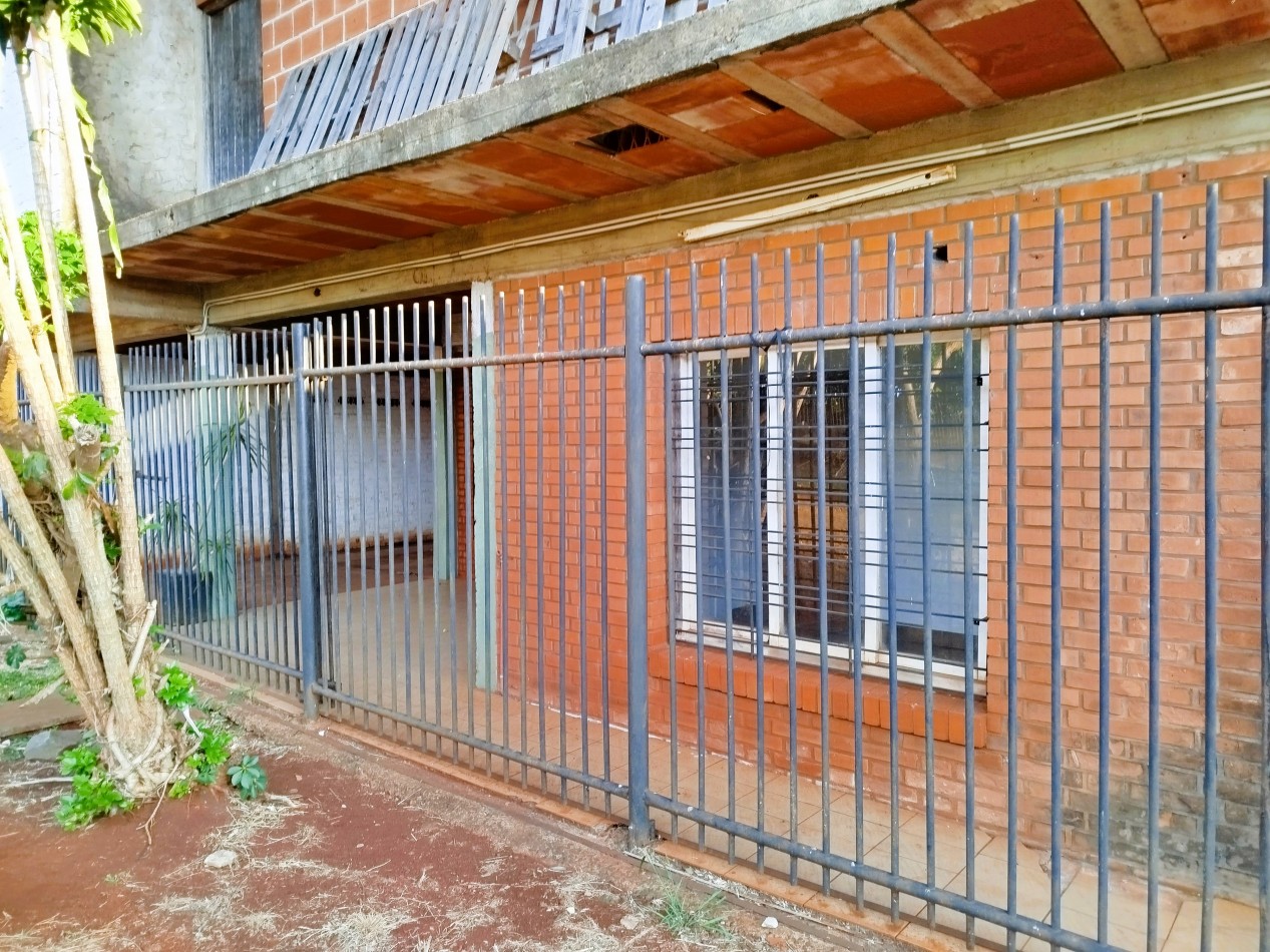 Casa grande en alquiler en el centro de Aristobulo del Valle, frente a plaza