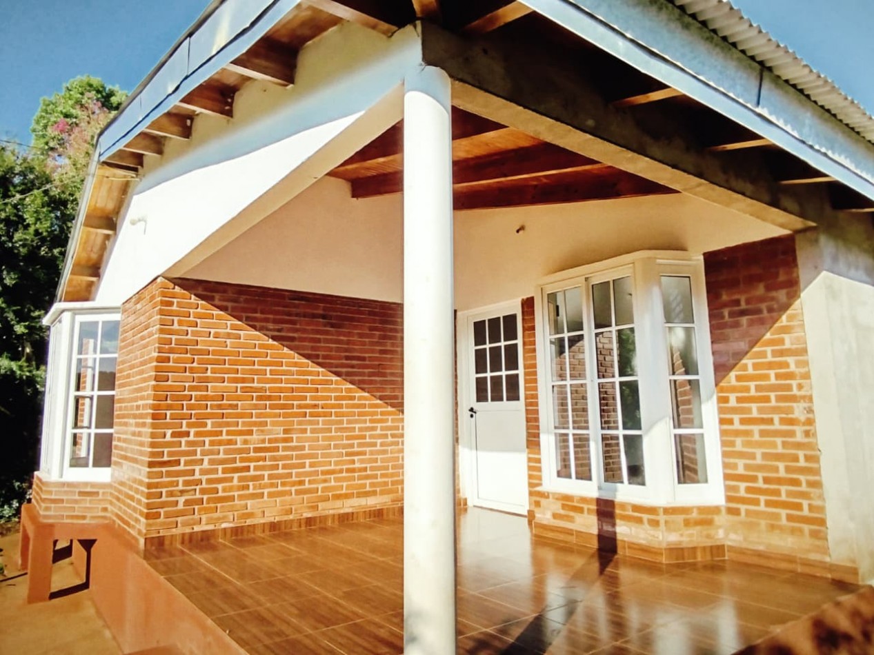 Casa grande en alquiler 3 dormitorios en Barrio Bancario de Aristobulo del Valle