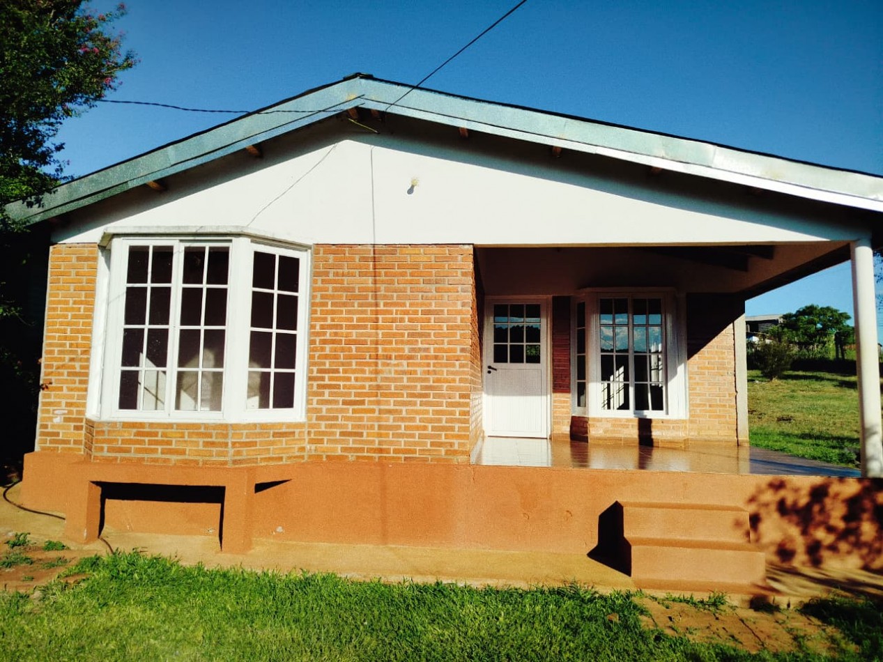 Casa grande en alquiler 3 dormitorios en Barrio Bancario de Aristobulo del Valle