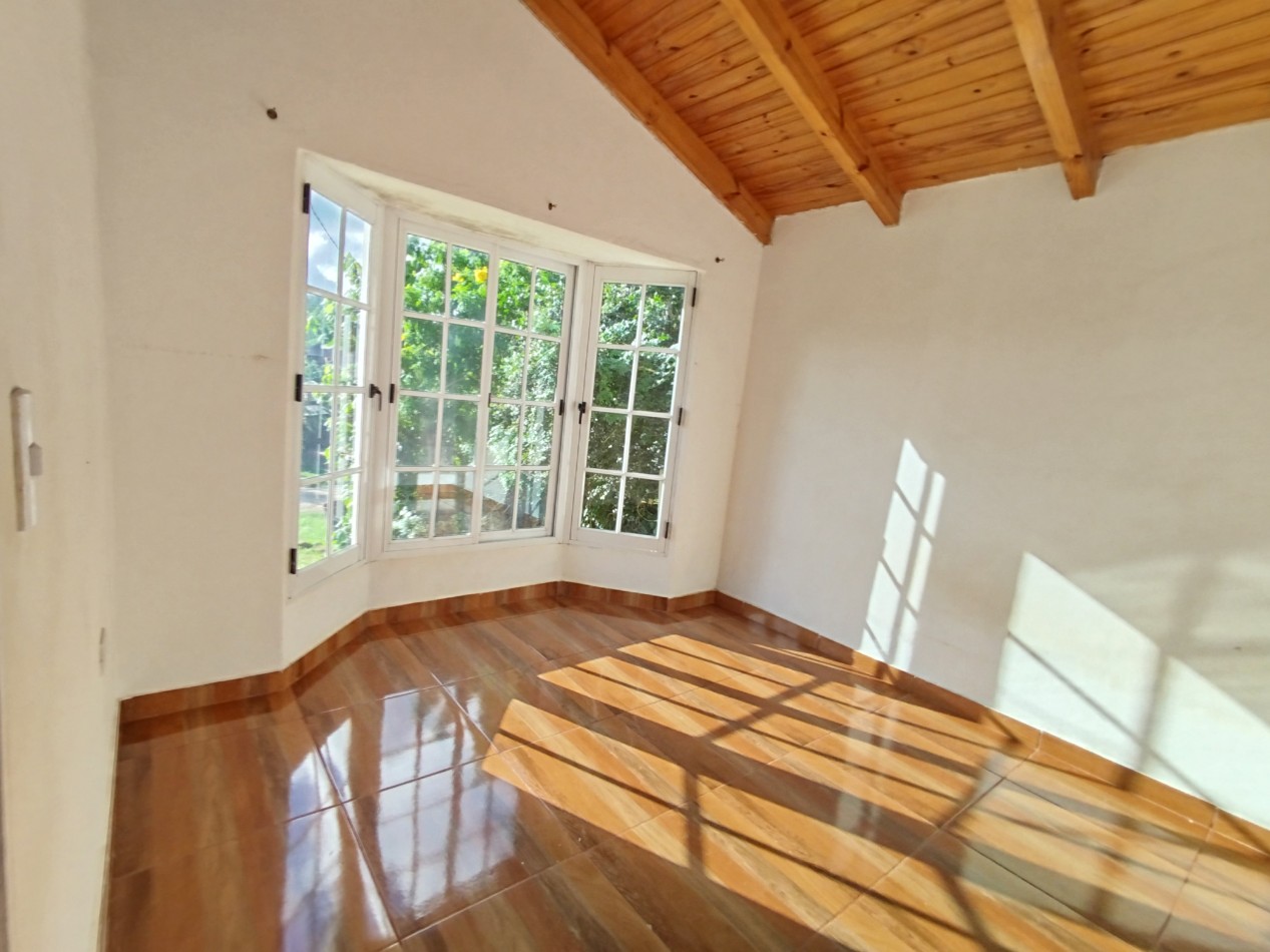 Casa grande en alquiler 3 dormitorios en Barrio Bancario de Aristobulo del Valle