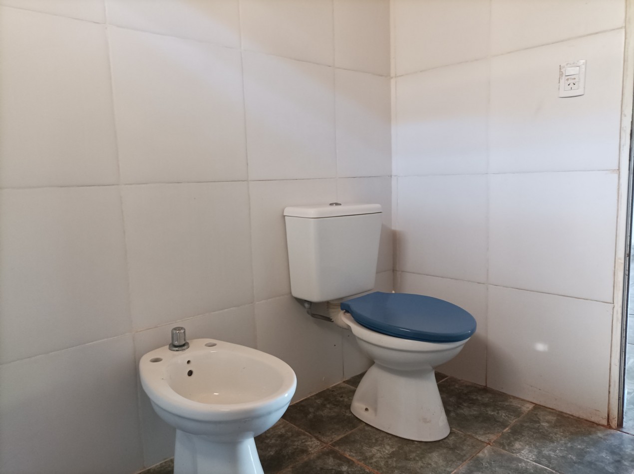 Casa grande en alquiler 3 dormitorios en Barrio Bancario de Aristobulo del Valle