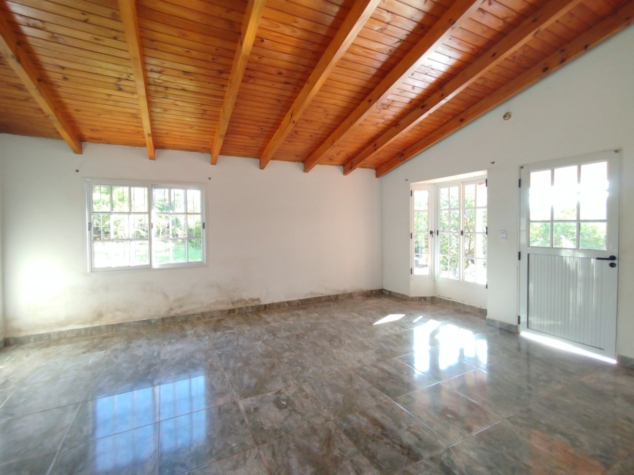 Casa grande en alquiler 3 dormitorios en Barrio Bancario de Aristobulo del Valle