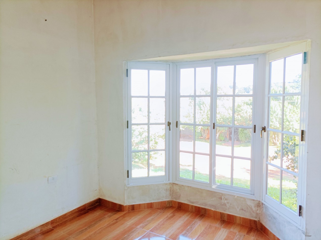 Casa grande en alquiler 3 dormitorios en Barrio Bancario de Aristobulo del Valle