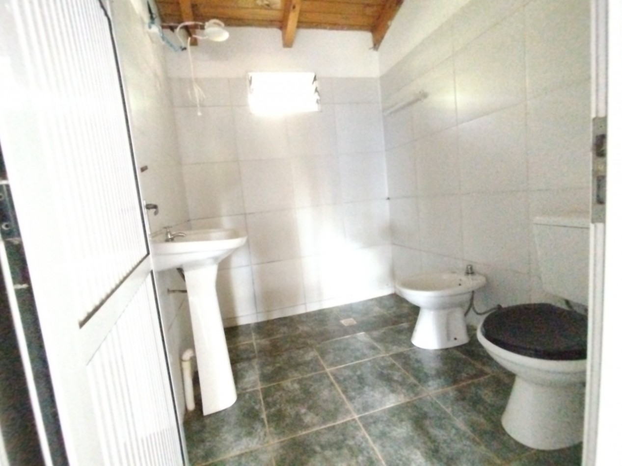 Casa grande en alquiler 3 dormitorios en Barrio Bancario de Aristobulo del Valle