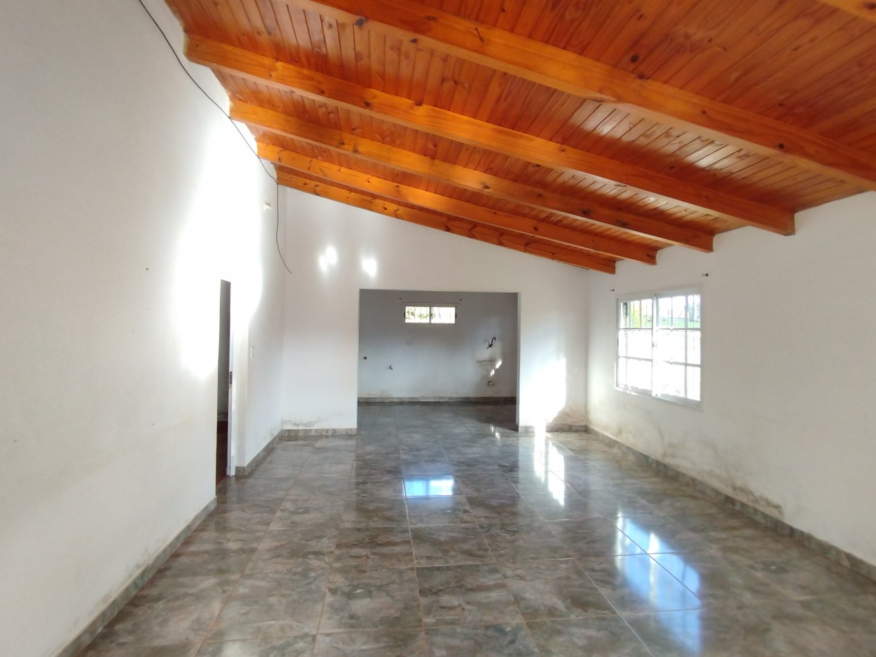 Casa grande en alquiler 3 dormitorios en Barrio Bancario de Aristobulo del Valle