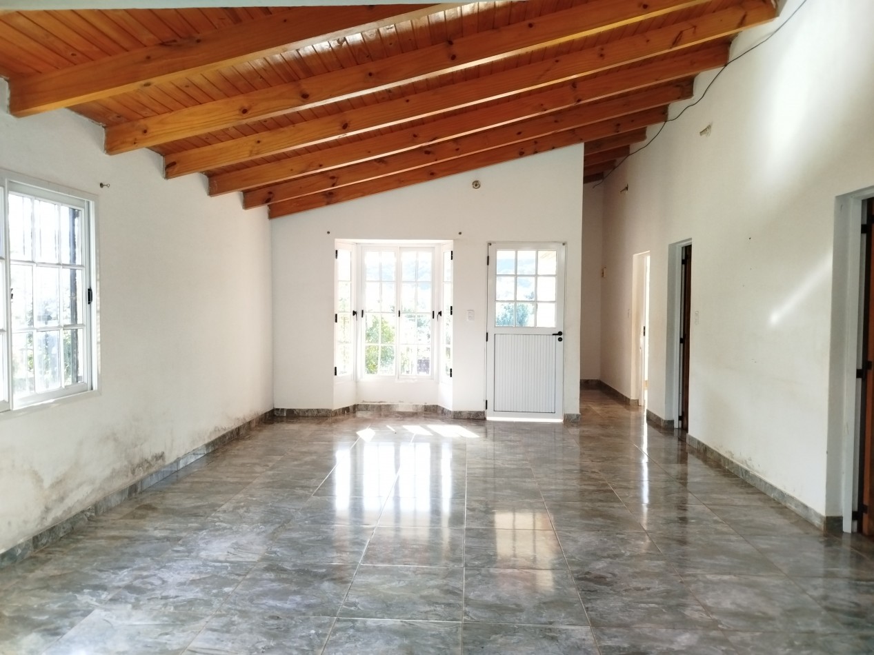 Casa grande en alquiler 3 dormitorios en Barrio Bancario de Aristobulo del Valle