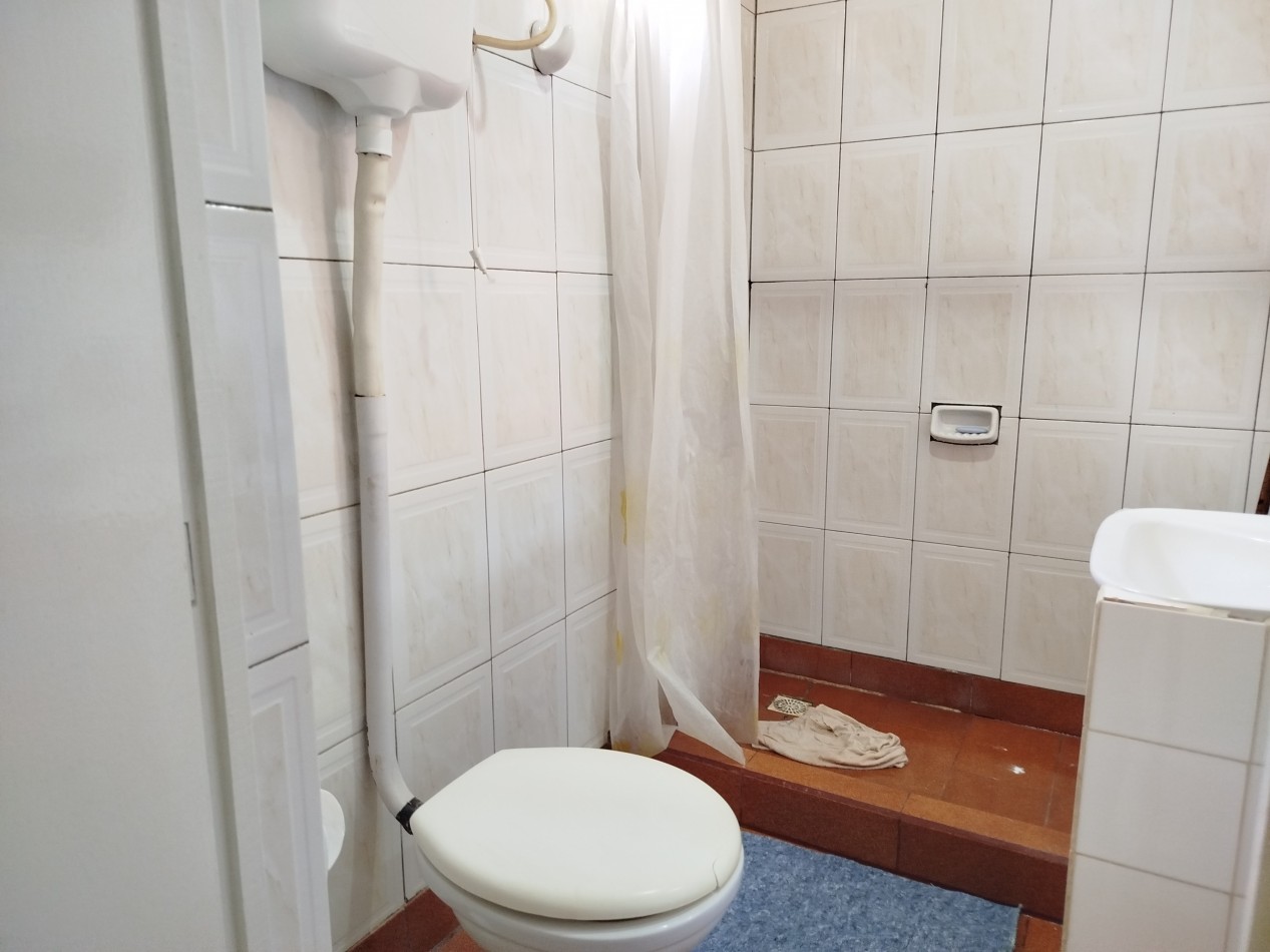 Casa grande en venta cerca de escuela de Comercio Barrio Norte esquina