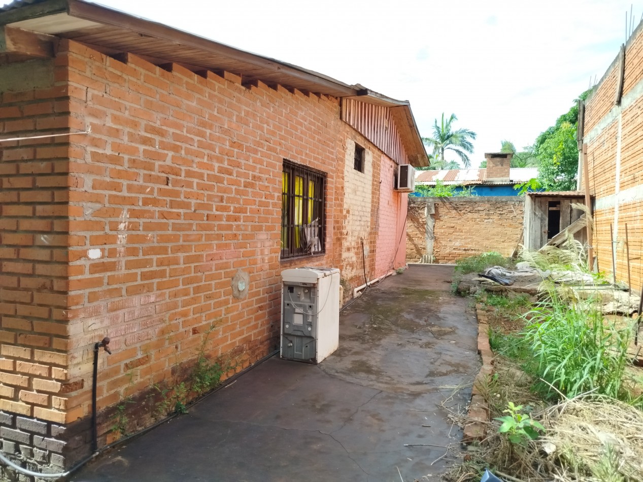 Casa grande en venta cerca de escuela de Comercio Barrio Norte esquina