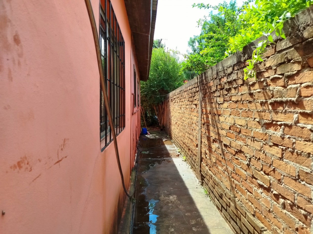 Casa grande en venta cerca de escuela de Comercio Barrio Norte esquina