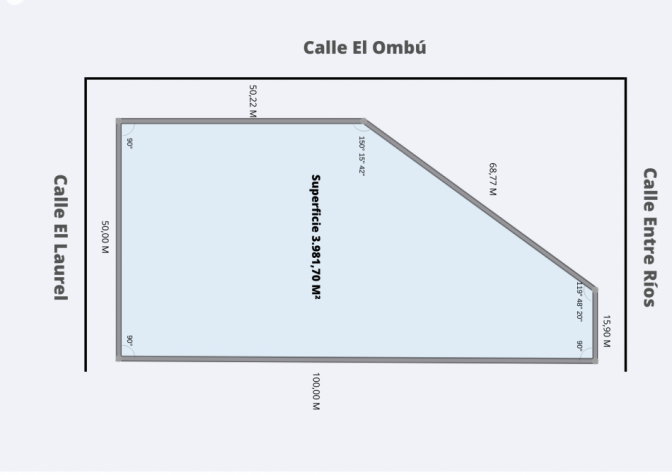 Gran terreno centrico sobre empedrado con salida a tres calles.