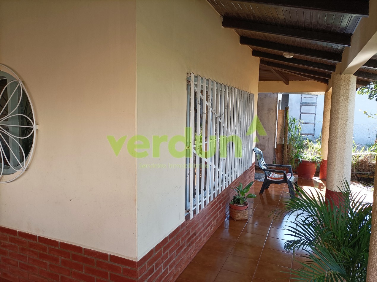 VENDO CASA EN ARISTOBULO DEL VALLE TRES DORMITORIOS