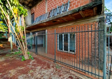 Casa grande en alquiler en el centro de Aristobulo del Valle, frente a plaza
