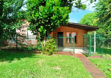 Casa grande en venta cerca de escuela de Comercio Barrio Norte esquina